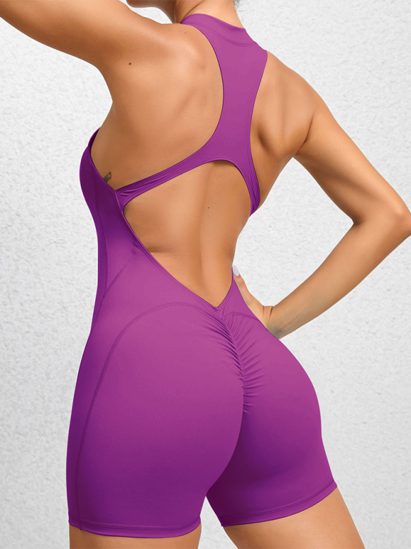 Einteiliger Fitness-Overall mit plissierten Details und pfirsichfarbenen Akzenten