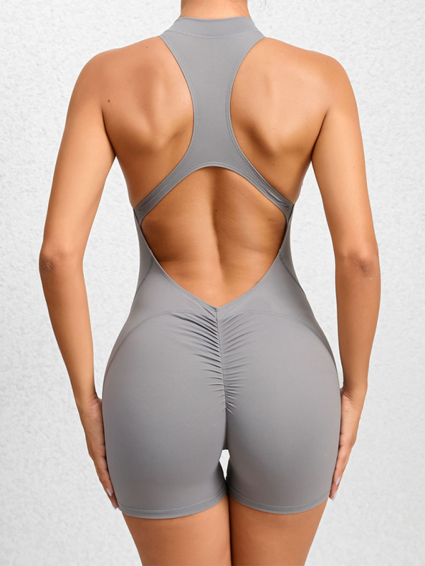 Einteiliger Fitness-Overall mit plissierten Details und pfirsichfarbenen Akzenten
