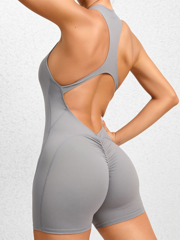 Einteiliger Fitness-Overall mit plissierten Details und pfirsichfarbenen Akzenten