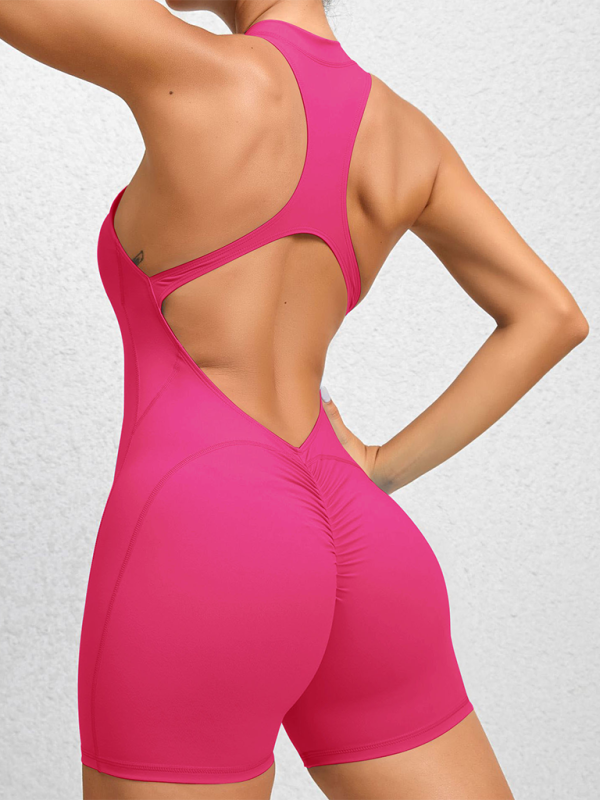 Einteiliger Fitness-Overall mit plissierten Details und pfirsichfarbenen Akzenten