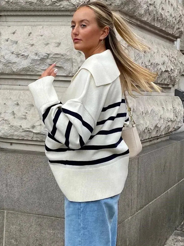 Gestreiftes Full-Sleeve mit V-Außschnitt