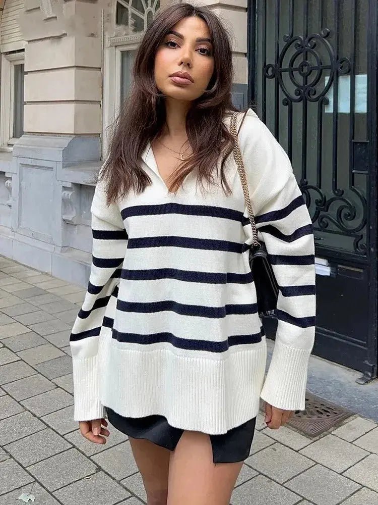 Gestreiftes Full-Sleeve mit V-Außschnitt