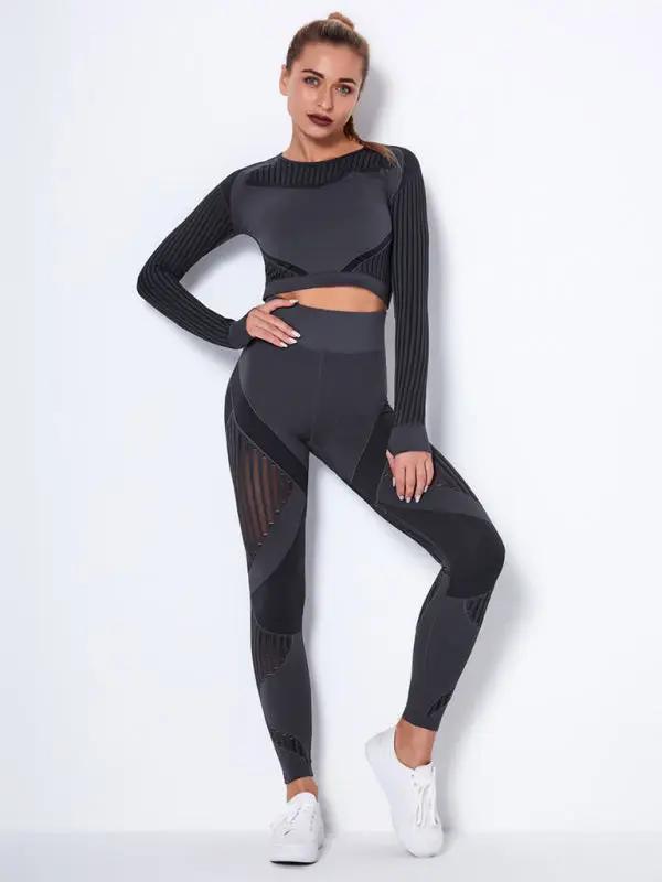 Nahtloses Yoga-Sportset mit eng gestreifter Langarmhose und schnelltrocknendem Material