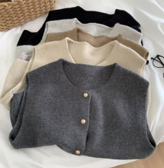 Ärmellose Damen-Strickjacke aus Materialmix