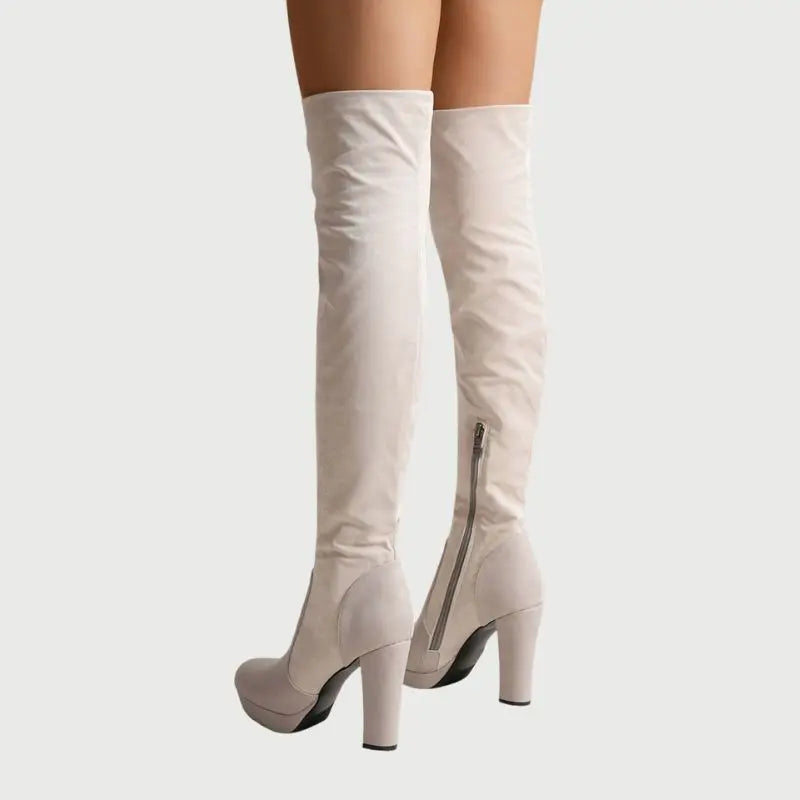Stilvolle Overknee-Stiefel mit robustem Blockabsatz