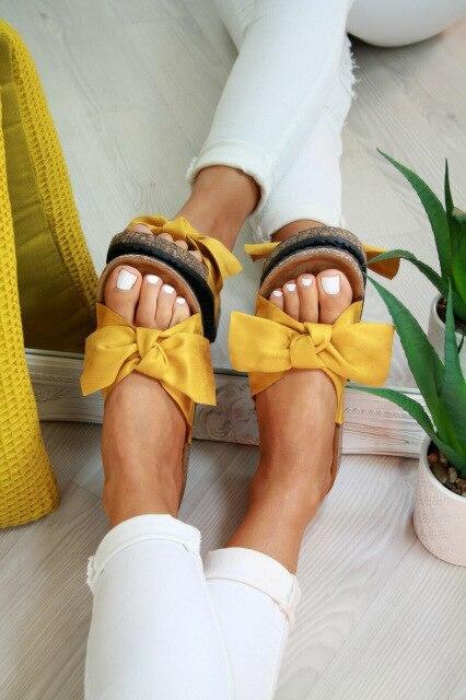 Stilvolle Stützende Sommersandalen