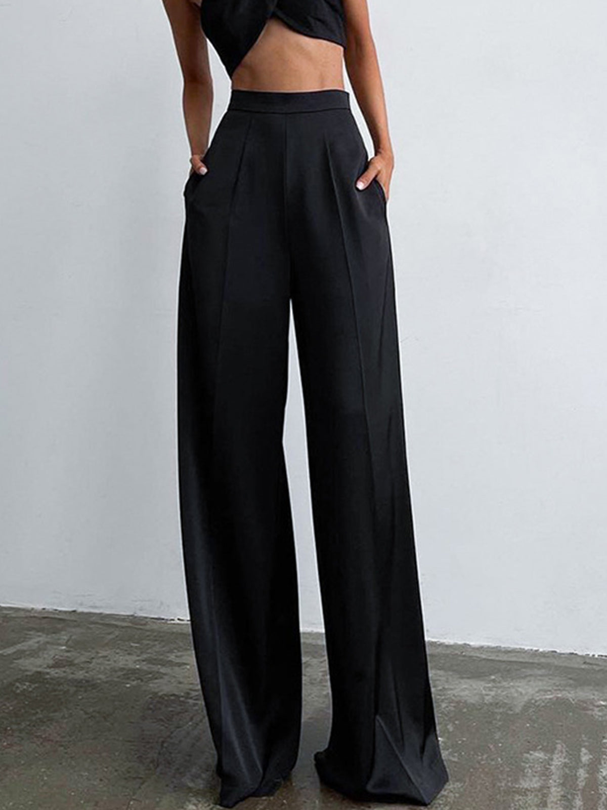 Weit geschnittene Satin-Hose im Oversized-Look