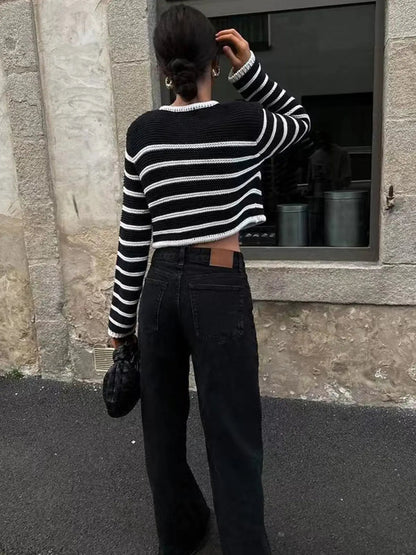Bauchfreier gestreifter Pullover