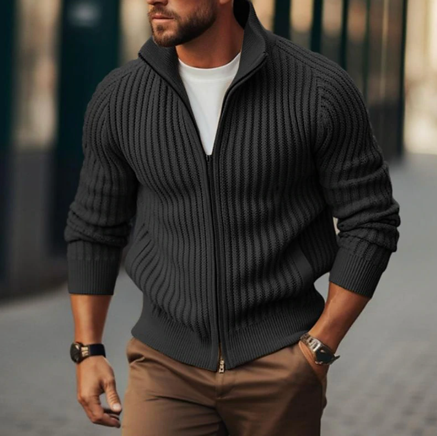 Bequemer und warmer Pullover mit Reißverschluss