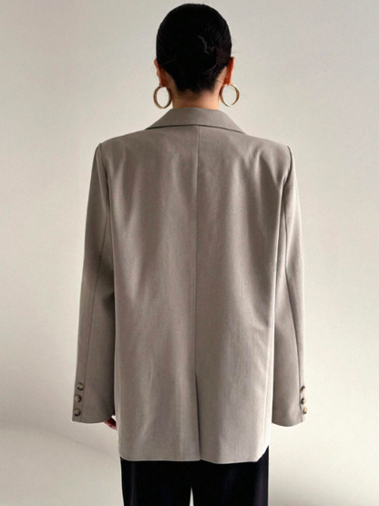 Blazer mit markanten Schultern und lässigen Taschen