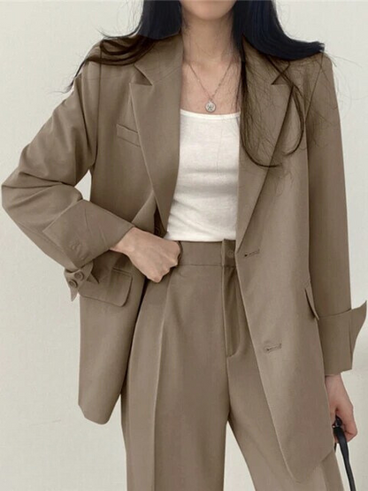 Blazer mit markanten Schultern und lässigen Taschen