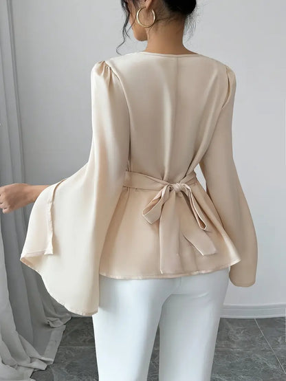Elegante stilvolle Satinbluse