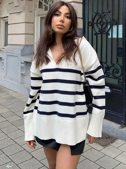 Gestreiftes Full-Sleeve mit V-Außschnitt