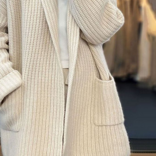 Kuschelige Strickjacke mit klassischem Design