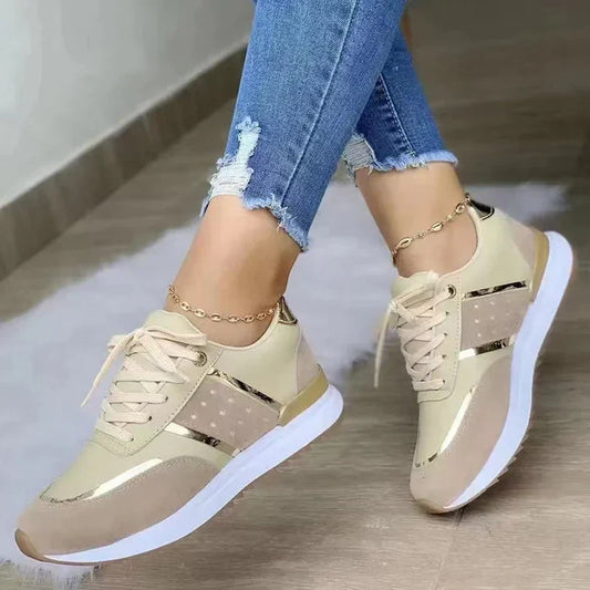 Damen-Freizeitschuhe mit  Sohle, gepolstertem Fußbett und flexiblem Materialmix