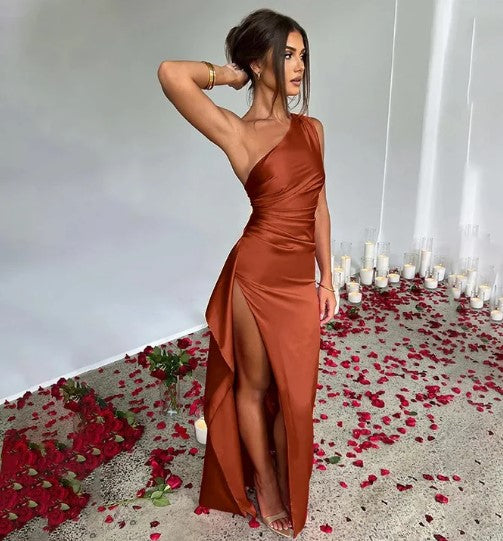 Slim-Fit-Maxikleid aus Satin