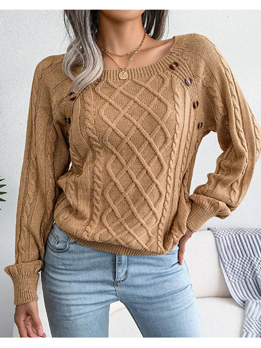 Wärmender Herbstpullover mit Knöpfen
